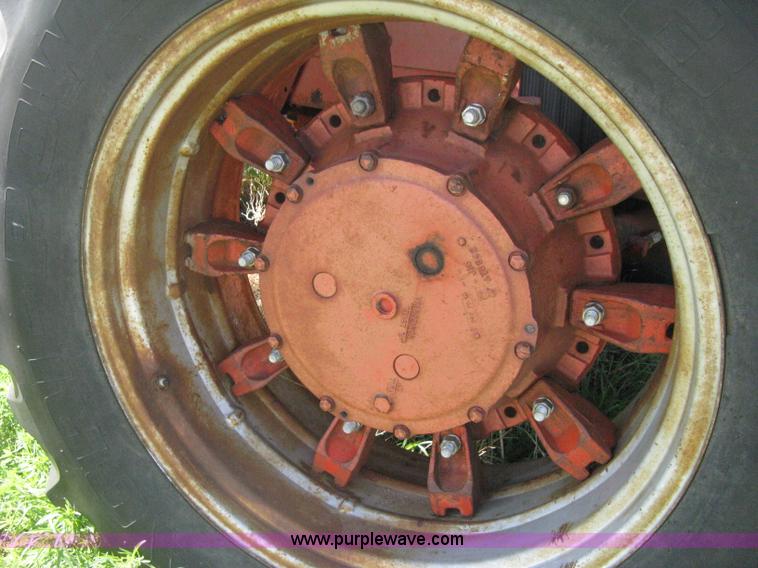 image for item D8328 1976 Case 2470 Traction 4WD tractor