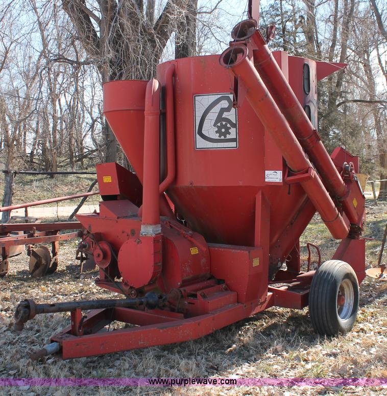 Farmhand 817 grinder mixer in Buhler, KS Item E2598 sold Purple Wave
