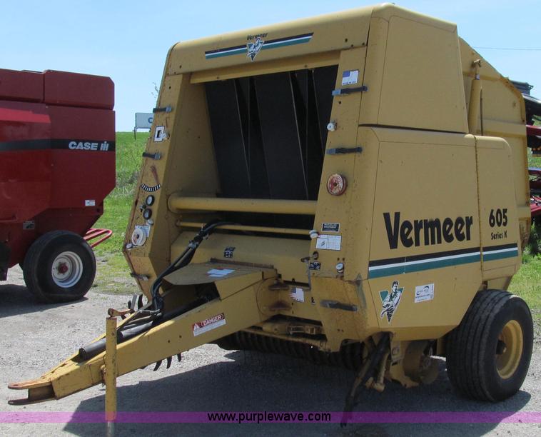 image for item E3940 1993 Vermeer 605K round baler