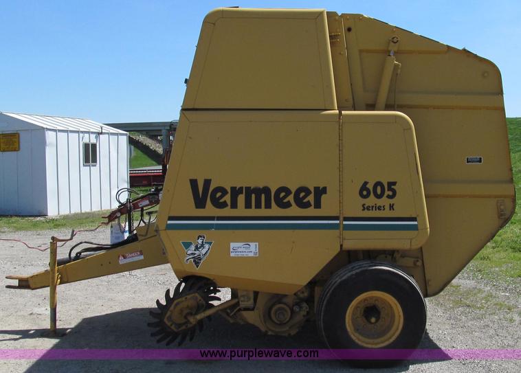 image for item E3940 1993 Vermeer 605K round baler