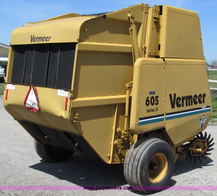 image for item E3940 1993 Vermeer 605K round baler
