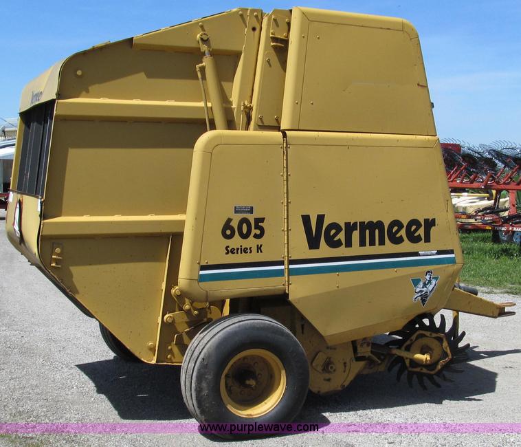 image for item E3940 1993 Vermeer 605K round baler