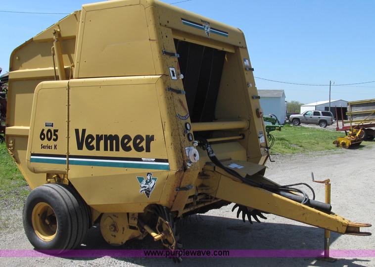 image for item E3940 1993 Vermeer 605K round baler