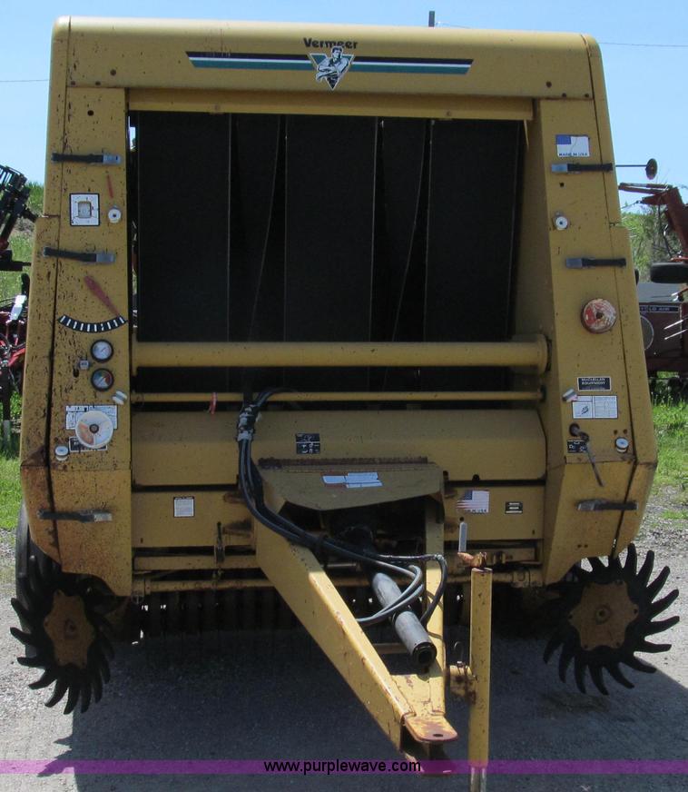image for item E3940 1993 Vermeer 605K round baler