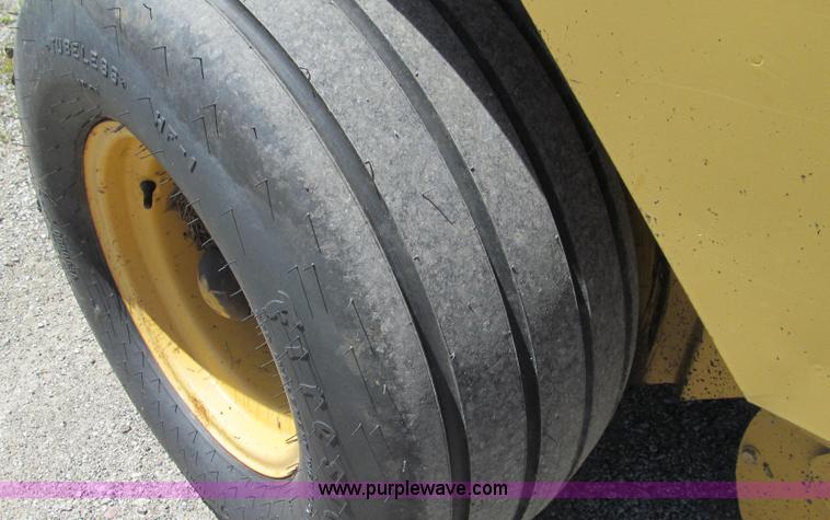 image for item E3940 1993 Vermeer 605K round baler