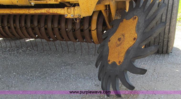 image for item E3940 1993 Vermeer 605K round baler