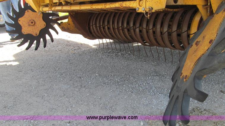 image for item E3940 1993 Vermeer 605K round baler