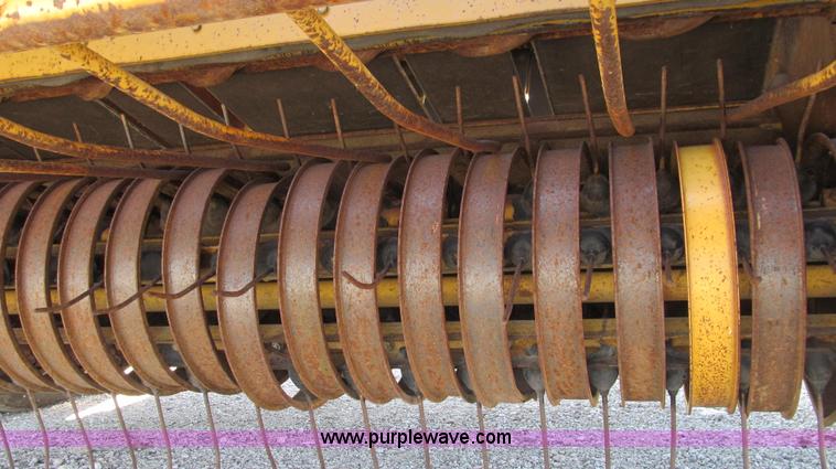 image for item E3940 1993 Vermeer 605K round baler