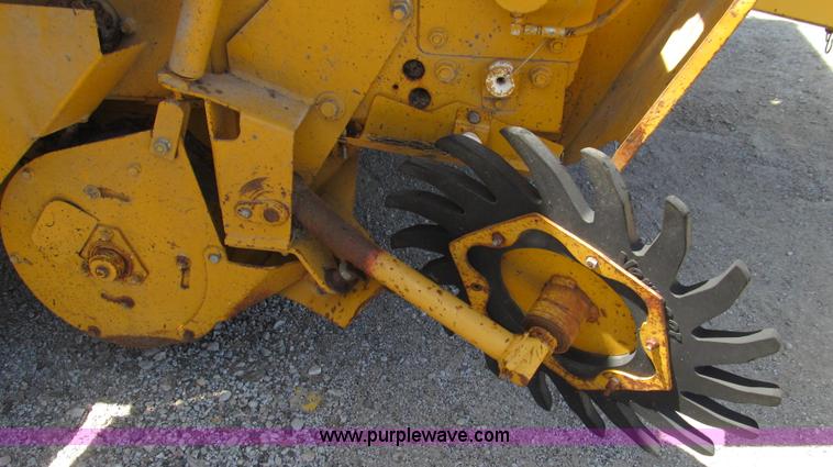 image for item E3940 1993 Vermeer 605K round baler