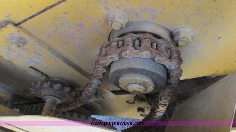 image for item E3940 1993 Vermeer 605K round baler