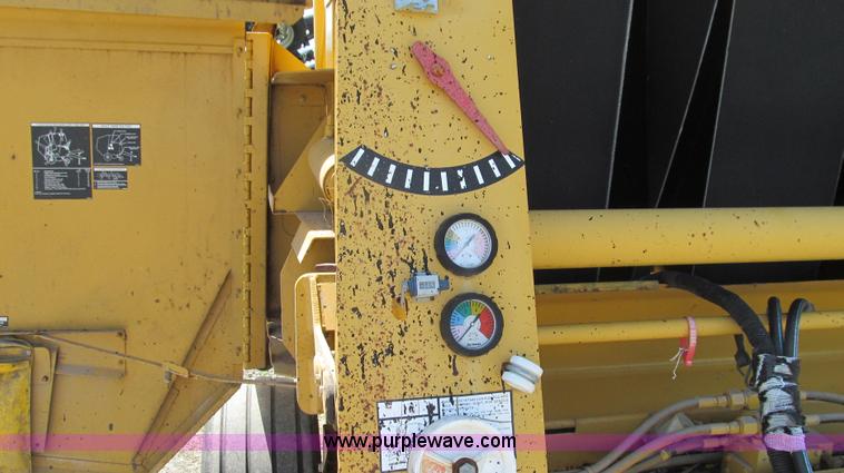 image for item E3940 1993 Vermeer 605K round baler