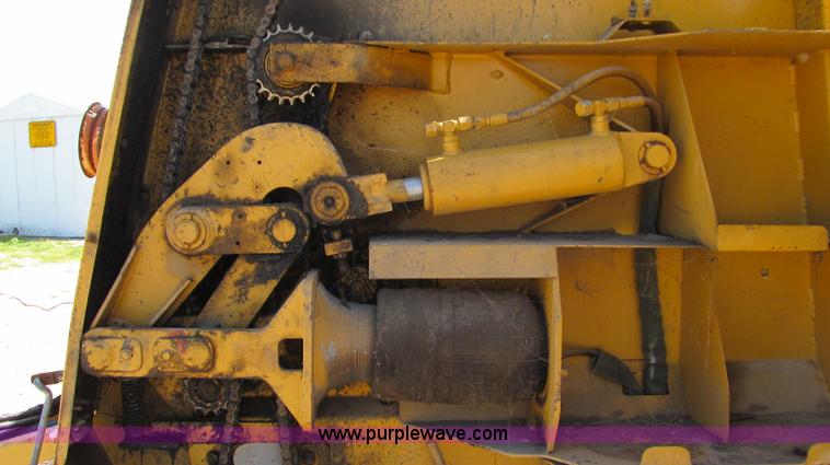 image for item E3940 1993 Vermeer 605K round baler