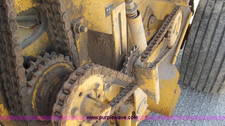 image for item E3940 1993 Vermeer 605K round baler