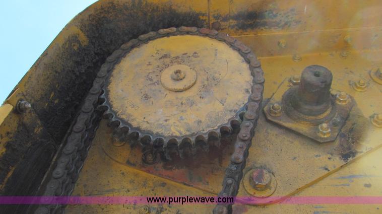 image for item E3940 1993 Vermeer 605K round baler