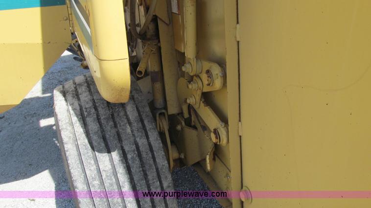 image for item E3940 1993 Vermeer 605K round baler
