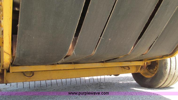 image for item E3940 1993 Vermeer 605K round baler