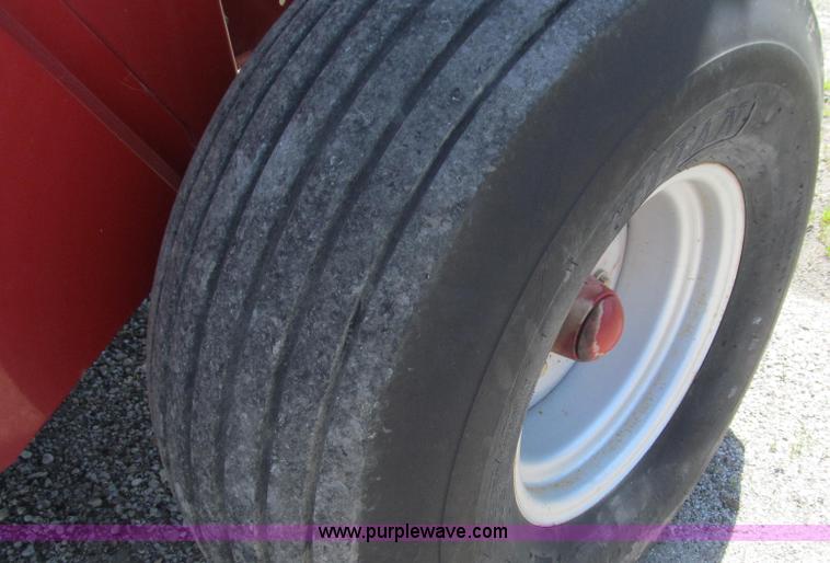 image for item E3941 2005 Case IH RBX562 round baler