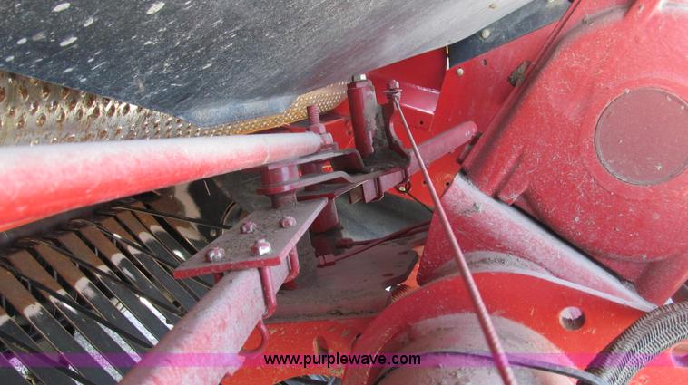 image for item E3941 2005 Case IH RBX562 round baler