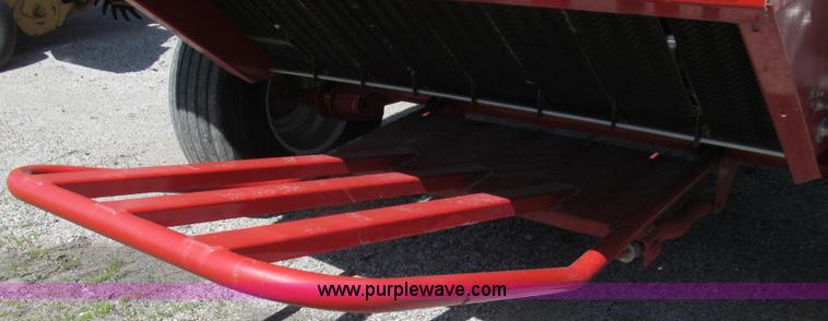 image for item E3941 2005 Case IH RBX562 round baler