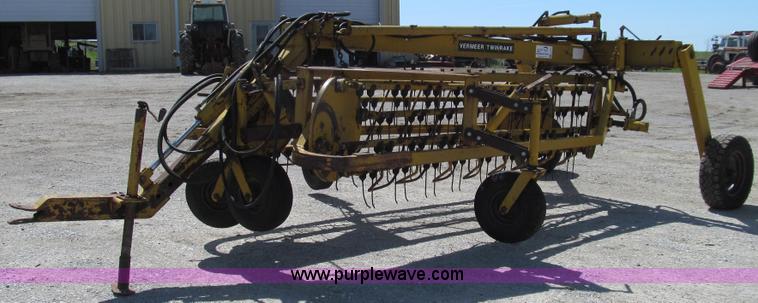 image for item E3944 Vermeer R21A twin rake