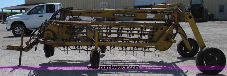 image for item E3944 Vermeer R21A twin rake