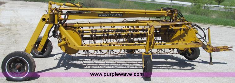image for item E3944 Vermeer R21A twin rake