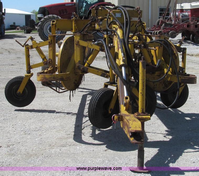 image for item E3944 Vermeer R21A twin rake