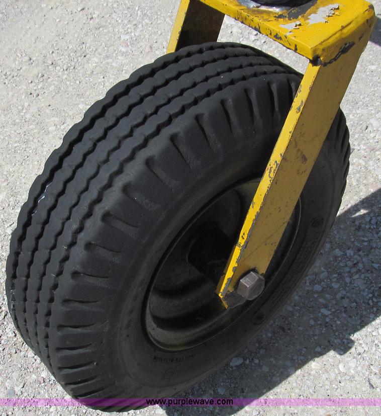 image for item E3944 Vermeer R21A twin rake