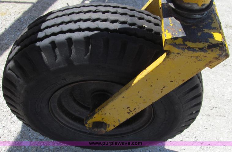 image for item E3944 Vermeer R21A twin rake