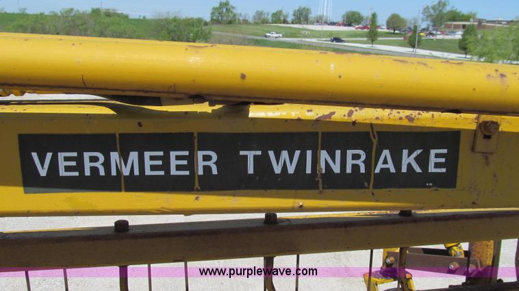image for item E3944 Vermeer R21A twin rake