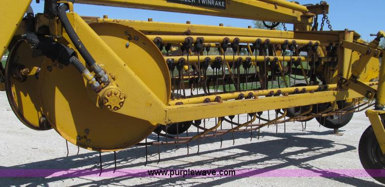 image for item E3944 Vermeer R21A twin rake