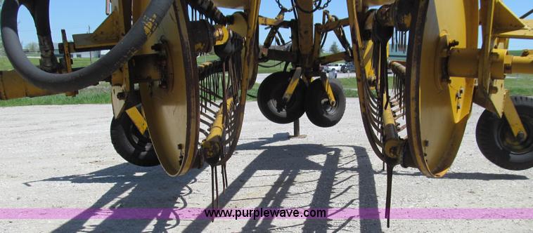 image for item E3944 Vermeer R21A twin rake