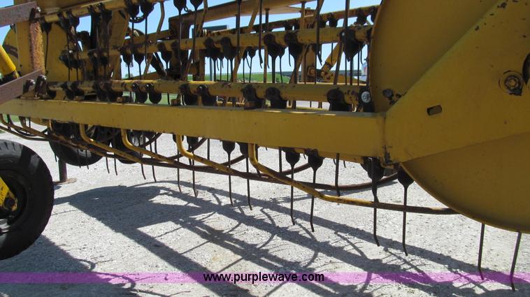 image for item E3944 Vermeer R21A twin rake