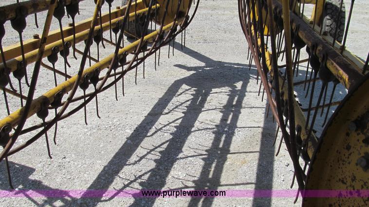 image for item E3944 Vermeer R21A twin rake