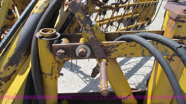 image for item E3944 Vermeer R21A twin rake