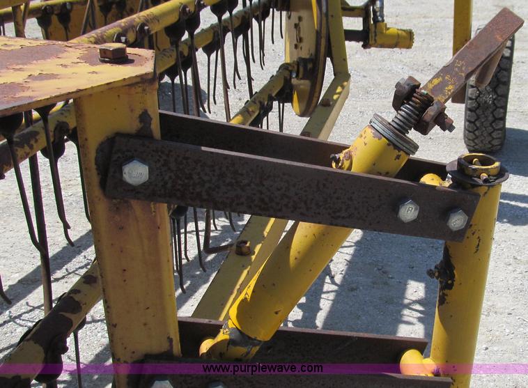 image for item E3944 Vermeer R21A twin rake