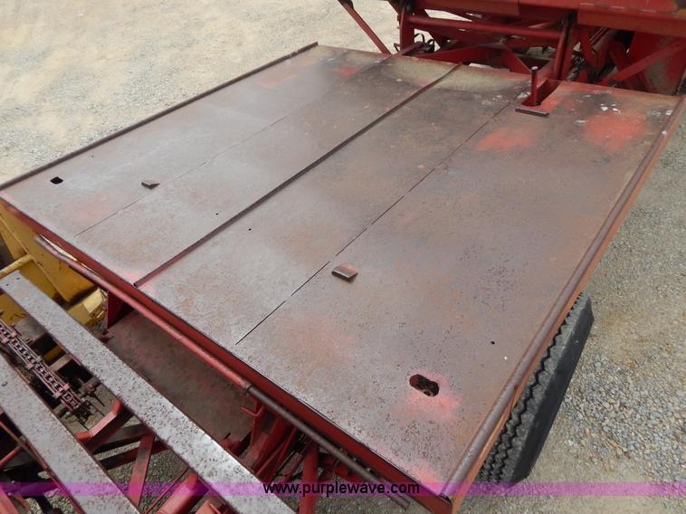 image for item G3204 New Holland Super 1048 stack cruiser