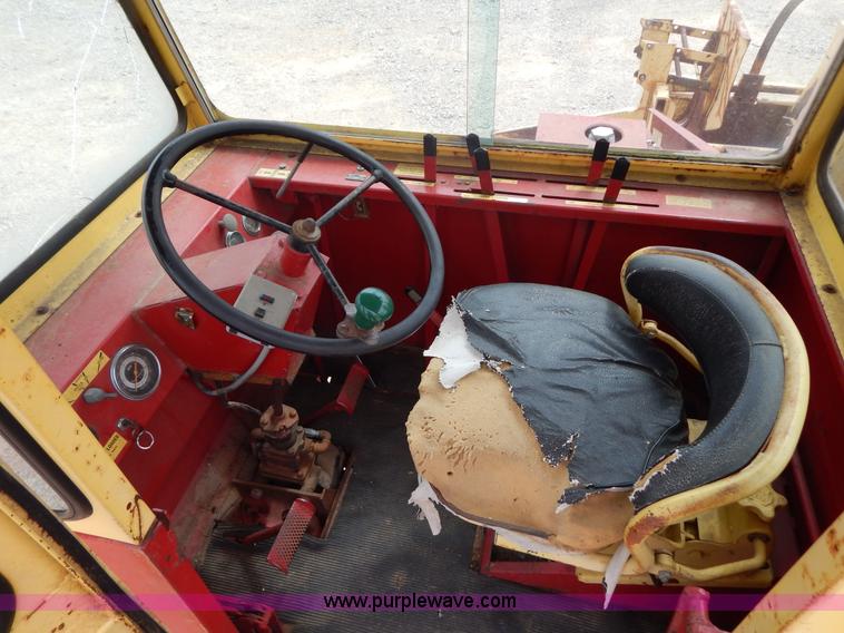 image for item G3204 New Holland Super 1048 stack cruiser