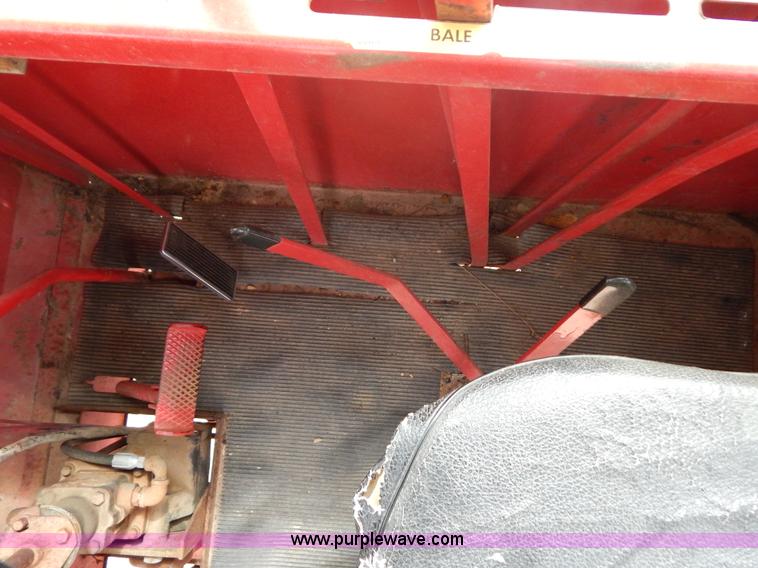 image for item G3204 New Holland Super 1048 stack cruiser