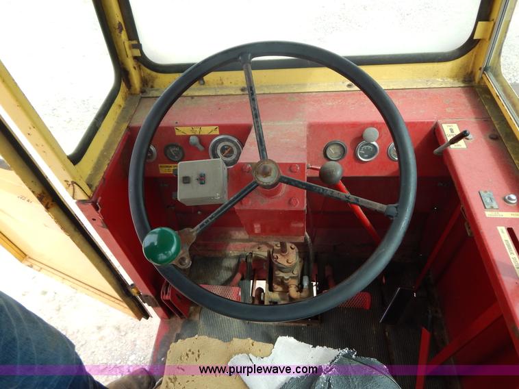 image for item G3204 New Holland Super 1048 stack cruiser