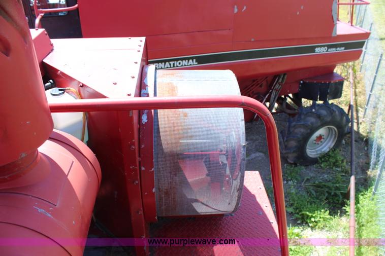 image for item G5274 1988 Case IH 1680 Axial-Flow combine
