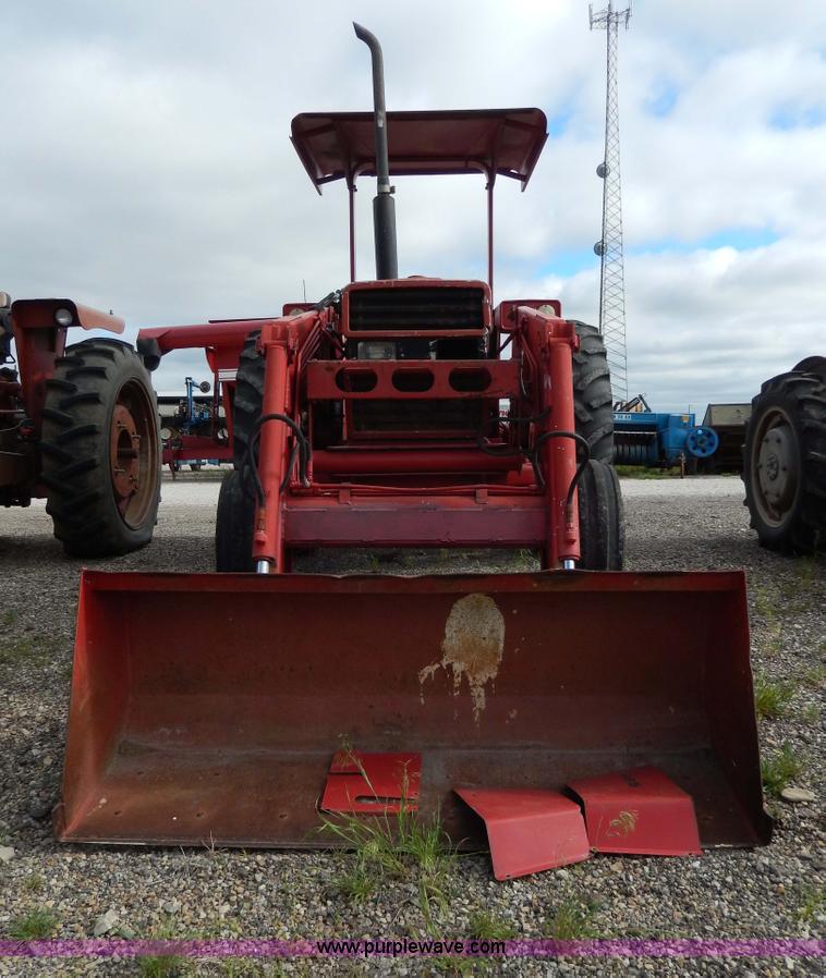 image for item G5277 1989 International 685 tractor