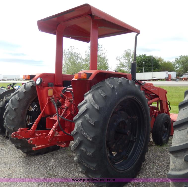 image for item G5277 1989 International 685 tractor