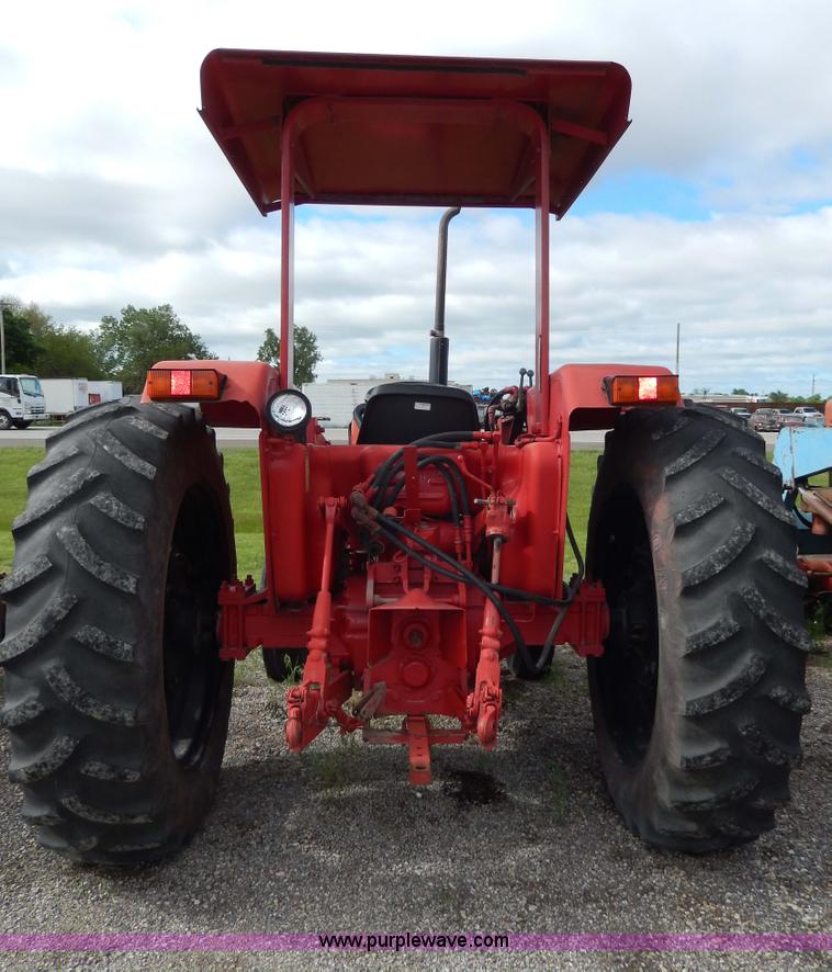 image for item G5277 1989 International 685 tractor