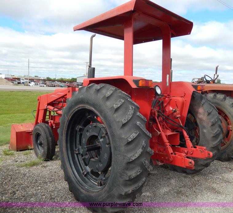 image for item G5277 1989 International 685 tractor
