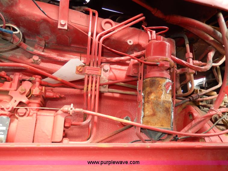 image for item G5277 1989 International 685 tractor