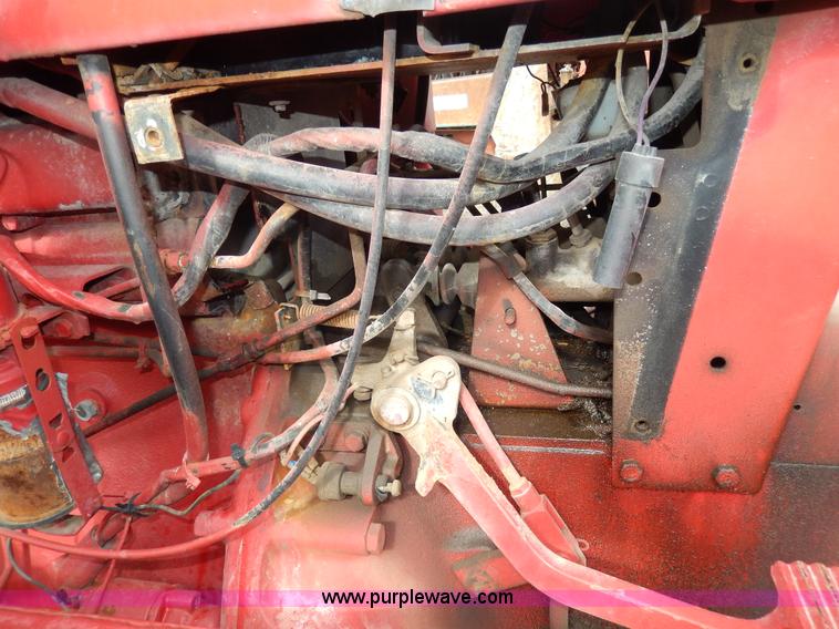 image for item G5277 1989 International 685 tractor