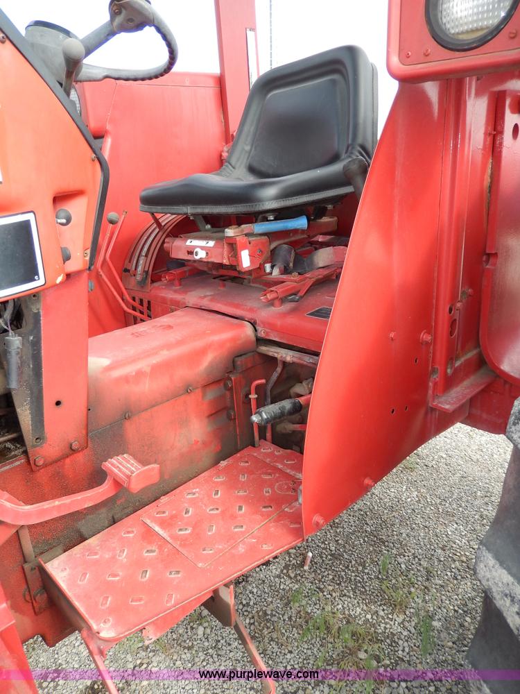 image for item G5277 1989 International 685 tractor