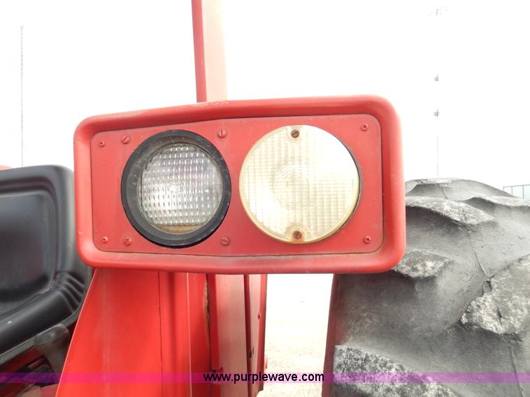 image for item G5277 1989 International 685 tractor