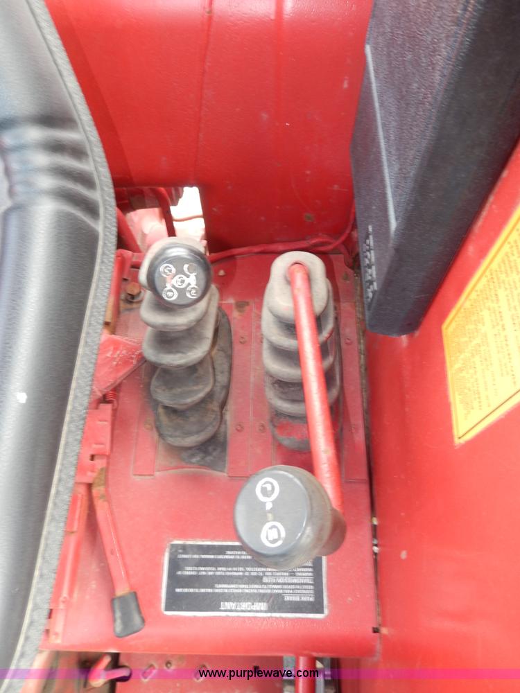 image for item G5277 1989 International 685 tractor